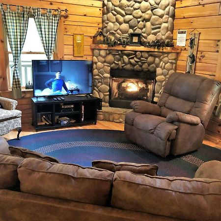 Вилла Bear Pleasures Cabin Гатлинбург Экстерьер фото