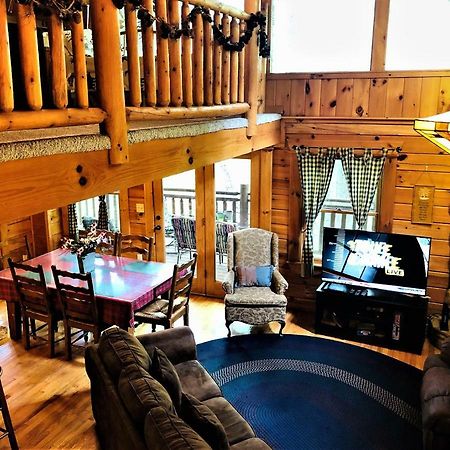 Вилла Bear Pleasures Cabin Гатлинбург Экстерьер фото