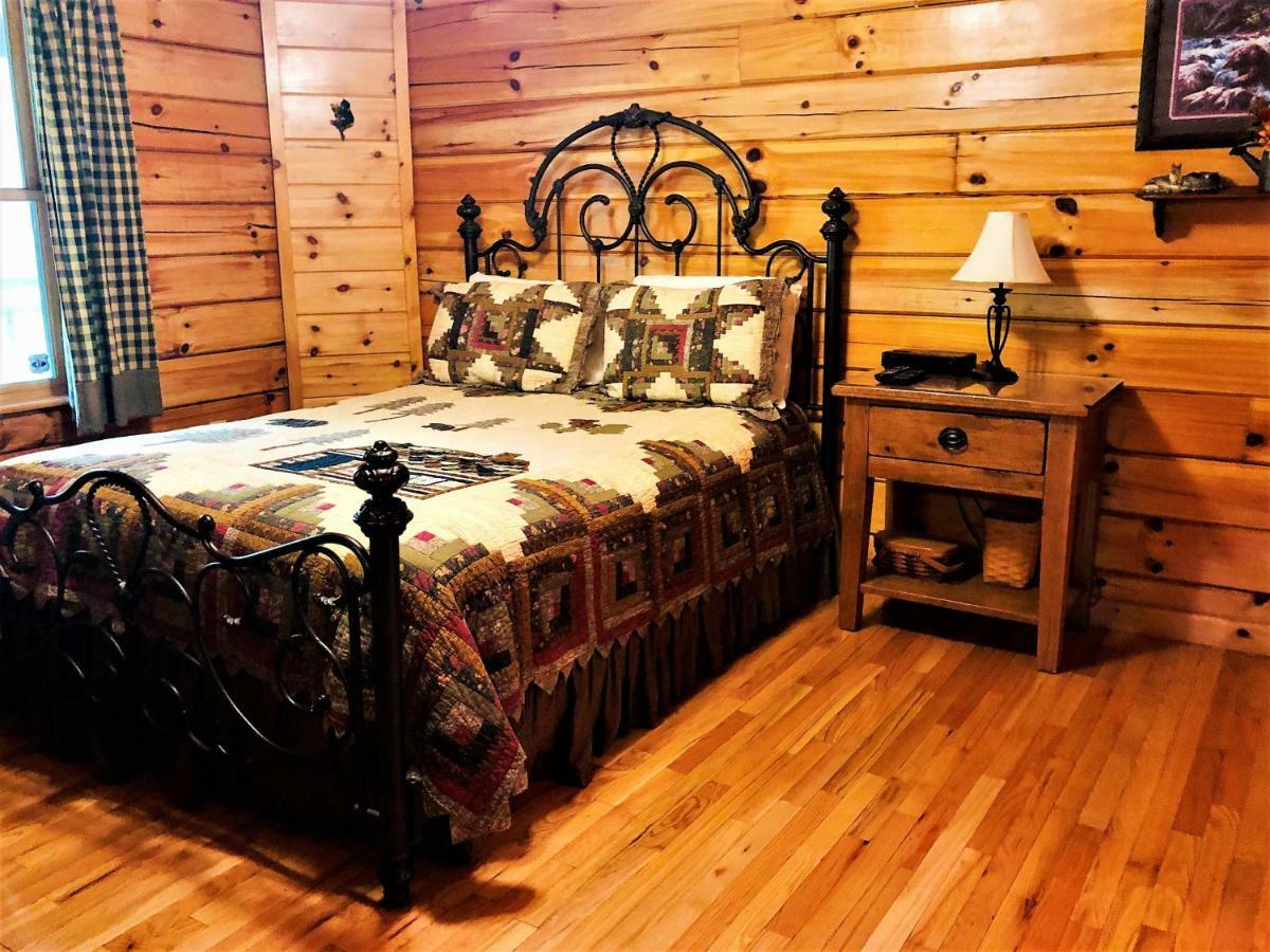 Вилла Bear Pleasures Cabin Гатлинбург Экстерьер фото